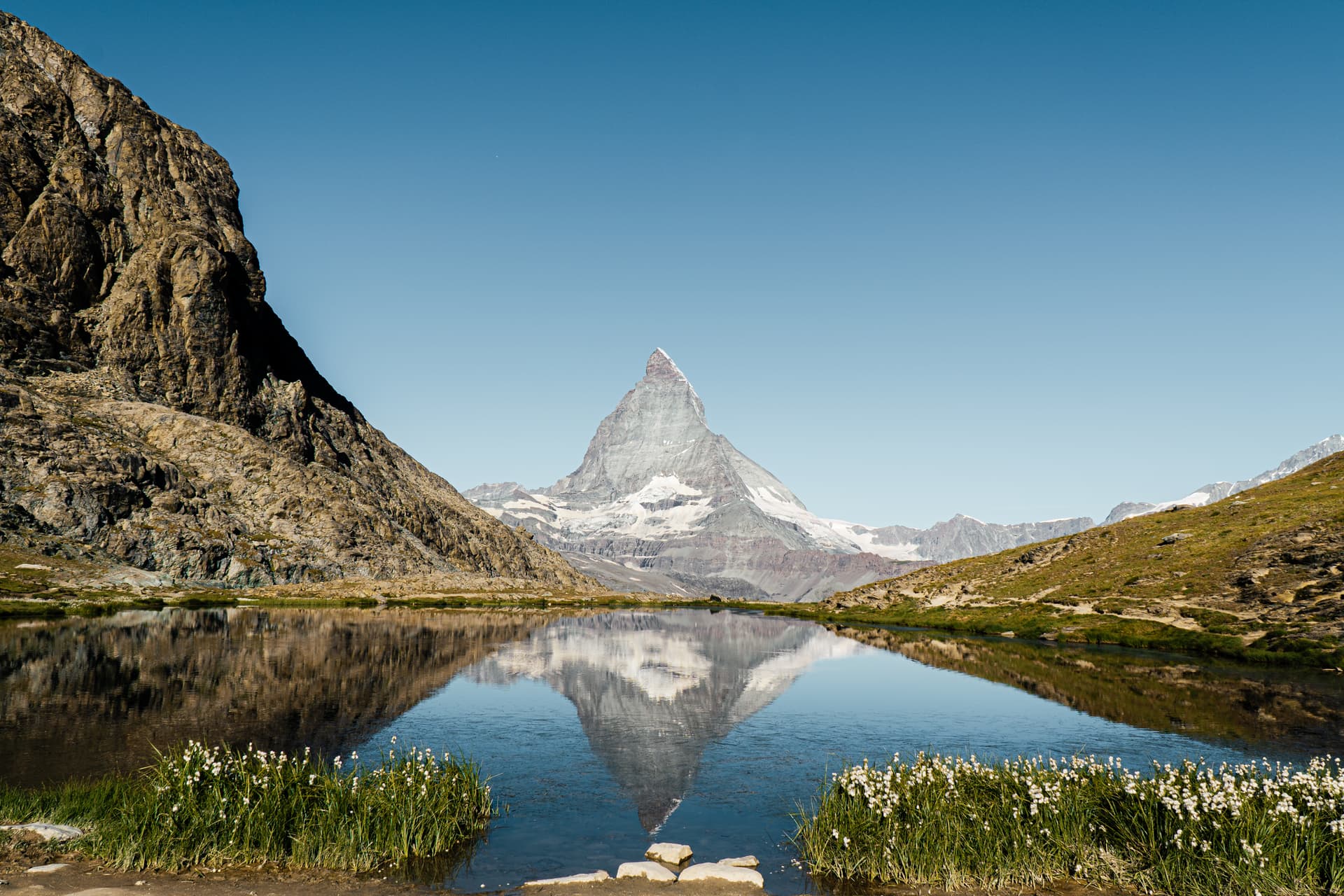 Matterhorn-Lake-Landscape.jpg